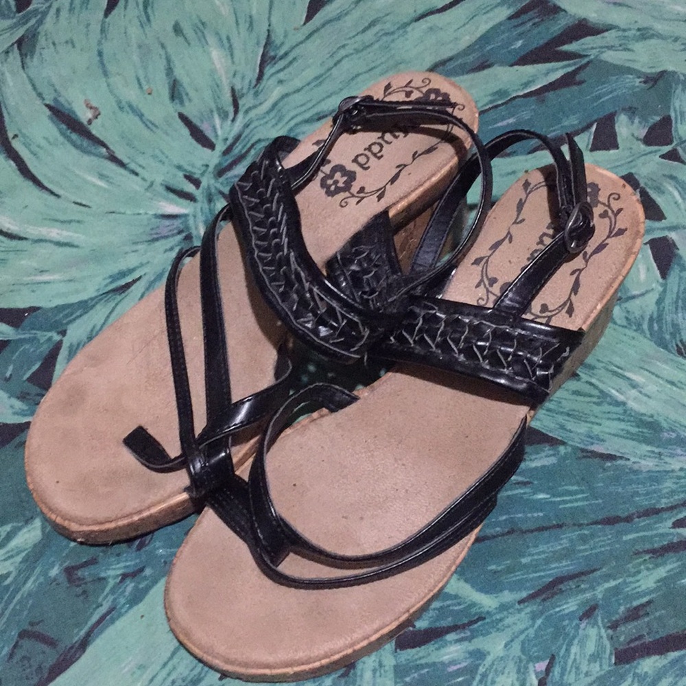 ❤️💛Mudd Black and Tan wedges